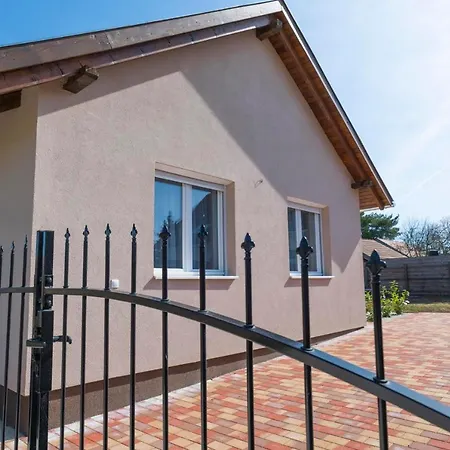 Vivien Vendeghaz 2 公寓 *